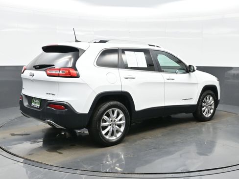 Used 2017 Jeep Cherokee Limited image 6