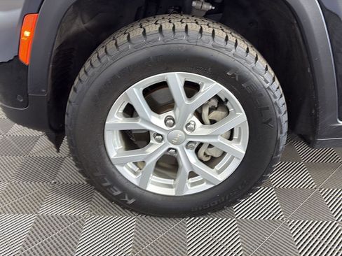 Used 2023 Jeep Grand Cherokee Limited w/ Luxury Tech Group II image 16