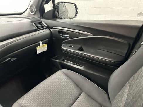 Used 2024 Honda Ridgeline Sport image 13