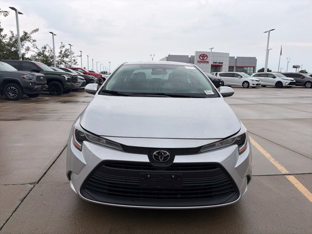 Used 2026 Toyota Corolla LE FWD image 2