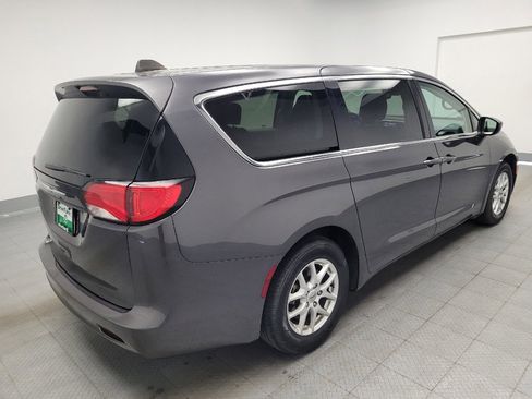 Used 2023 Chrysler Voyager LX FWD image 9
