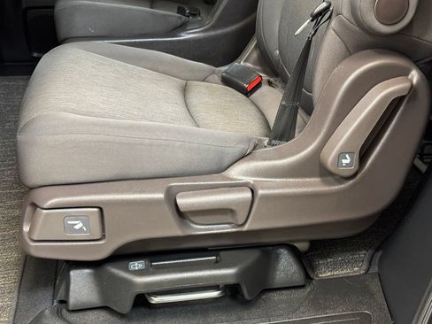 Used 2021 Honda Odyssey EX image 17