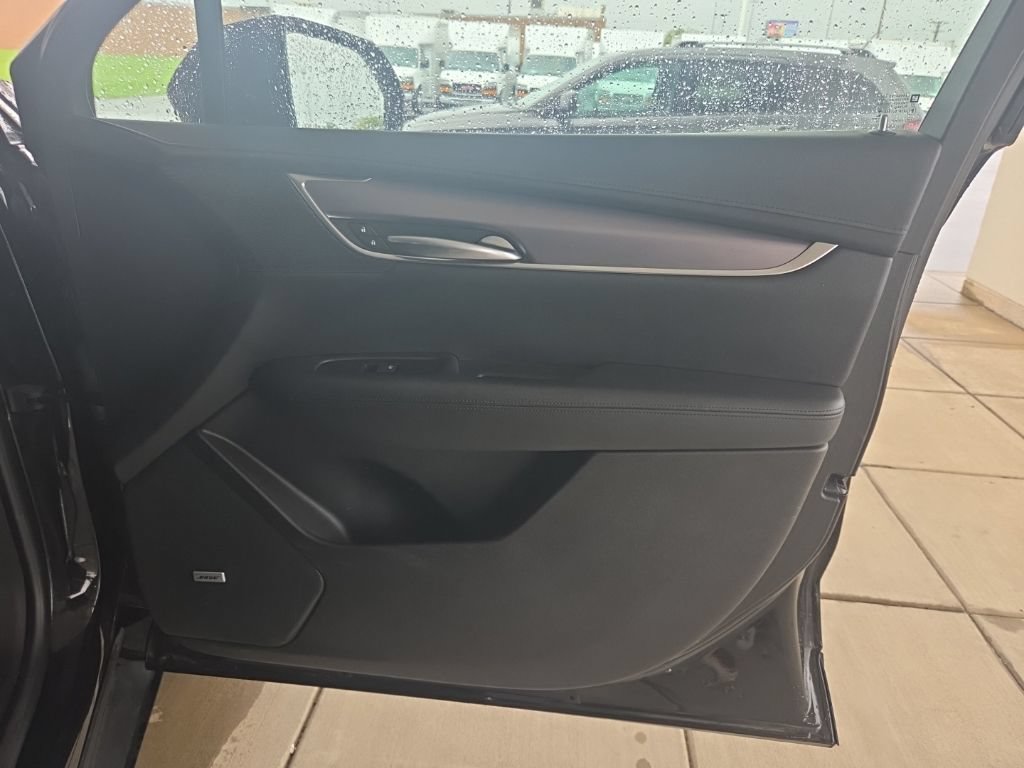 Used 2017 Cadillac XT5 Luxury w/ Driver Awareness Package FWD image 13