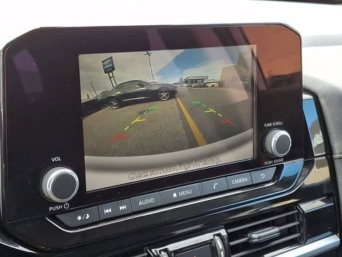 Used 2025 Nissan Pathfinder SV image 19