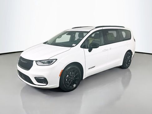 New 2025 Chrysler Pacifica Select w/ Fav Edition Package image 4
