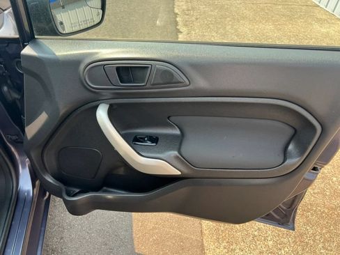 Used 2013 Ford Fiesta SE FWD image 8
