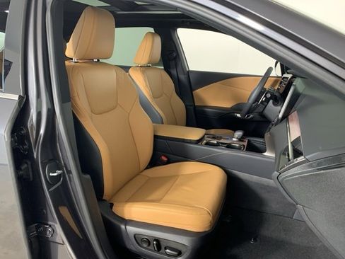 Used 2025 Lexus RX 350 w/ Convenience Package image 40