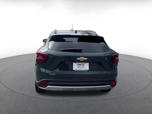 Used 2025 Chevrolet Trax LT w/ LT Convenience Package image 12