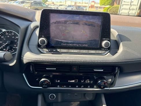 Used 2023 Nissan Rogue SV w/ SV Premium Package image 15