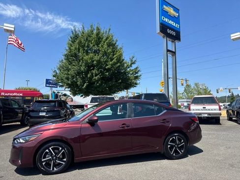 Used 2024 Nissan Sentra SV FWD image 2