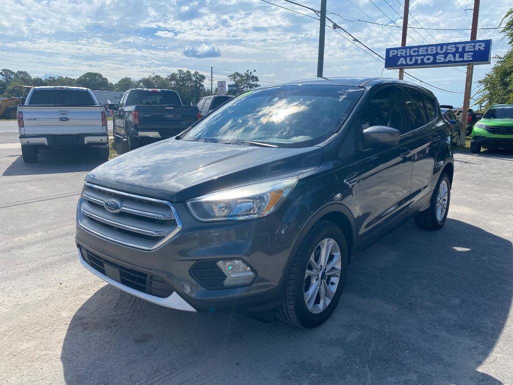 Used 2019 Ford Escape SE FWD image 2