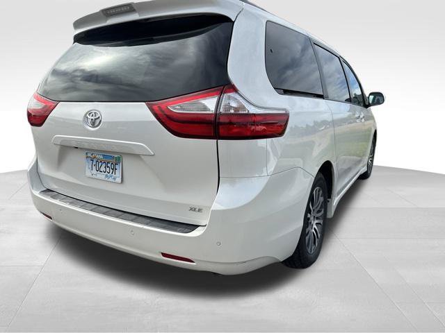 Used 2019 Toyota Sienna XLE w/ XLE Navigation Package FWD image 11