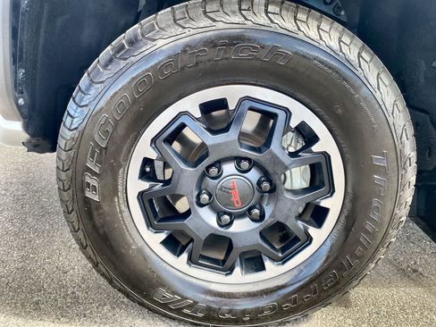 Used 2024 Toyota Tacoma TRD Off-Road w/ TRD Off Road Upgrade Package AWD/4WD image 10