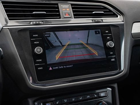 Used 2018 Volkswagen Tiguan SEL AWD/4WD image 33