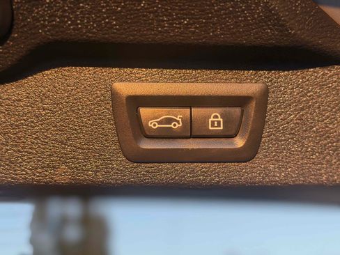 Used 2017 BMW X5 xDrive40e AWD/4WD image 11
