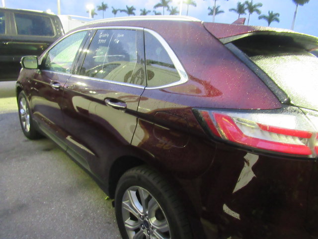 Used 2019 Ford Edge Titanium w/ Cold Weather Package AWD/4WD image 3