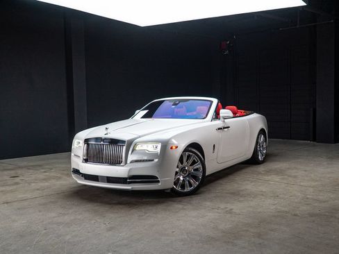 Used 2016 Rolls-Royce Dawn RWD image 56