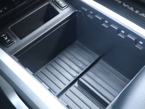 Used 2021 Nissan Titan SV w/ SV Convenience Package image 95