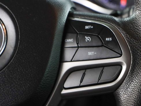 Used 2020 Jeep Cherokee Latitude image 14