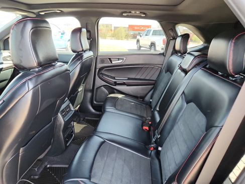 Used 2023 Ford Edge ST-Line w/ Class II Trailer Tow Package image 9