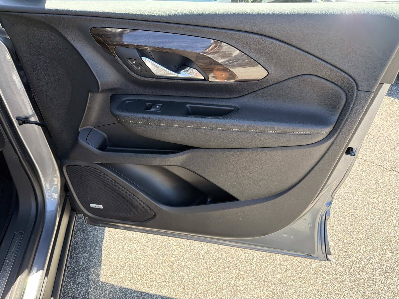 Used 2020 GMC Terrain Denali w/ Denali Premium Package FWD image 16