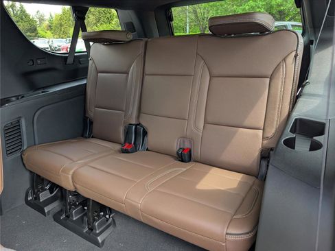 New 2026 Chevrolet Suburban High Country AWD/4WD image 13