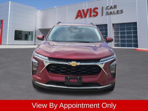 Used 2025 Chevrolet Trax LT w/ LT Convenience Package FWD image 2