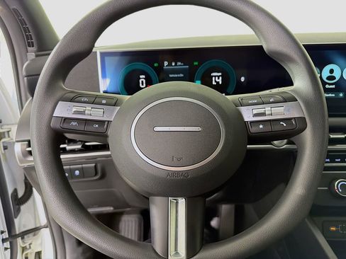 Used 2025 Hyundai Santa Cruz SE FWD image 14