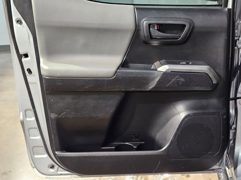 Used 2020 Toyota Tacoma SR5 image 32