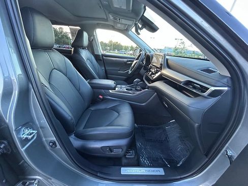 Used 2026 Toyota Highlander Limited AWD/4WD image 28