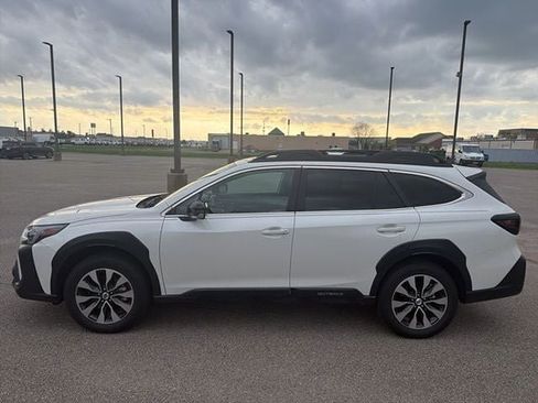 Used 2024 Subaru Outback Limited image 3