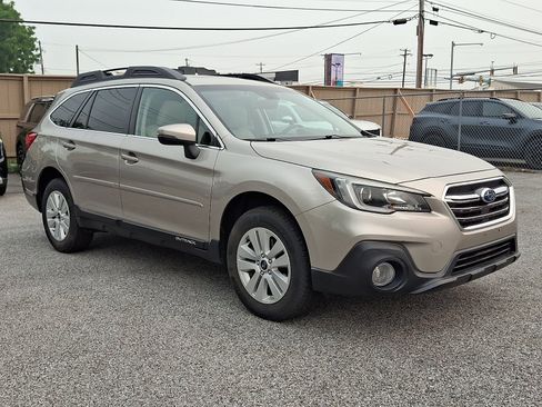 Used 2019 Subaru Outback 2.5i Premium AWD/4WD image 3