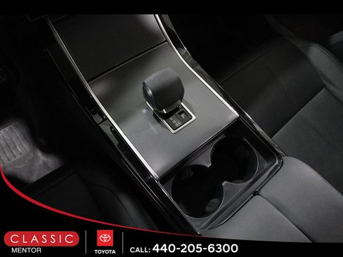 Used 2025 Land Rover Range Rover Velar Dynamic SE image 15