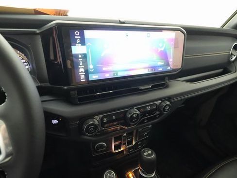 Used 2025 Jeep Wrangler Unlimited Sahara image 15