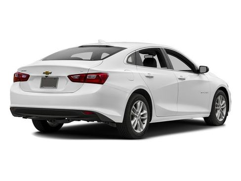Used 2017 Chevrolet Malibu LT w/ Driver Confidence Package image 2