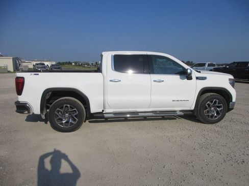 New 2026 GMC Sierra 1500 SLT w/ SLT Premium Package AWD/4WD image 3
