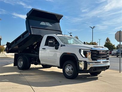 New 2025 GMC Sierra 3500 Pro w/ Convenience Package