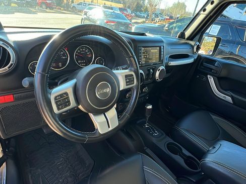 Used 2014 Jeep Wrangler Unlimited Rubicon image 24