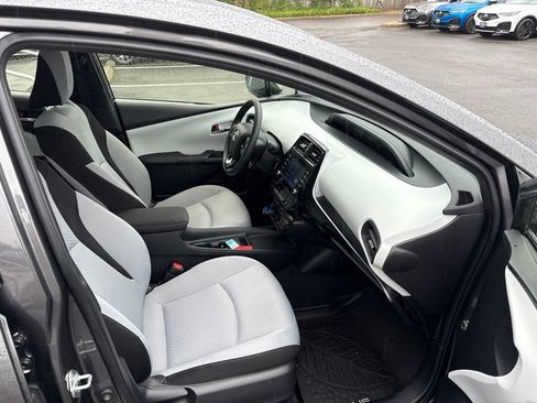 Used 2020 Toyota Prius LE AWD/4WD image 23