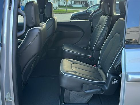 New 2026 Chrysler Pacifica Limited w/ S Appearance Package image 27