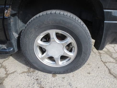 Used 2004 GMC Yukon Denali image 31