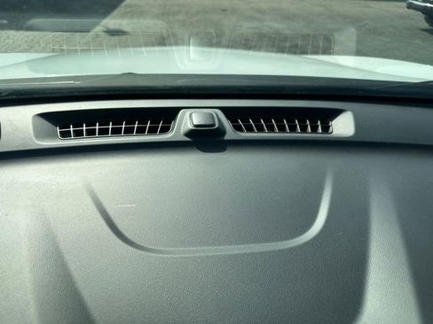 Used 2019 Chevrolet Equinox LT w/ Driver Convenience Package image 28