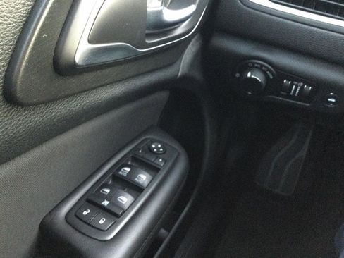 Used 2015 Chrysler 200 Limited w/ Convenience Group image 16