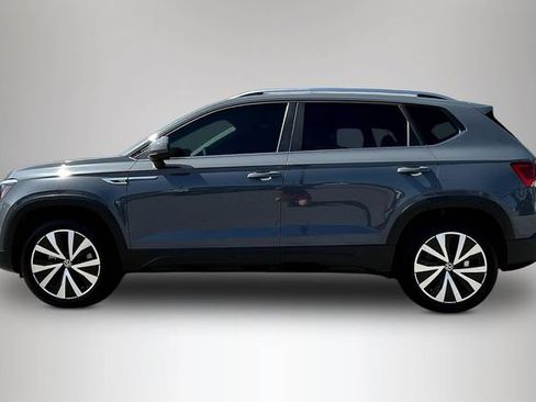 Certified 2023 Volkswagen Taos SE w/ Panoramic Sunroof Package FWD image 4