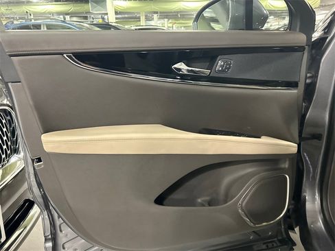 Used 2022 Lincoln Nautilus Reserve image 9