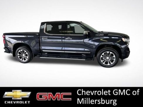 Used 2022 Chevrolet Silverado 1500 High Country w/ Technology Package AWD/4WD image 2