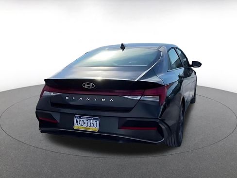 Used 2025 Hyundai Elantra SEL image 13