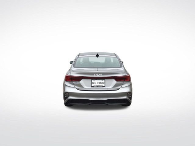 Used 2024 Kia Forte LXS w/ LXS Technology Package FWD image 4