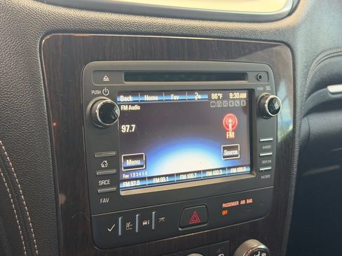 Used 2017 Chevrolet Traverse LT w/ Style and Technology Package FWD image 19