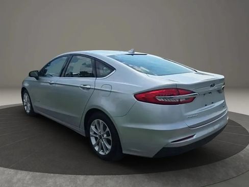 Used 2019 Ford Fusion SE FWD image 4